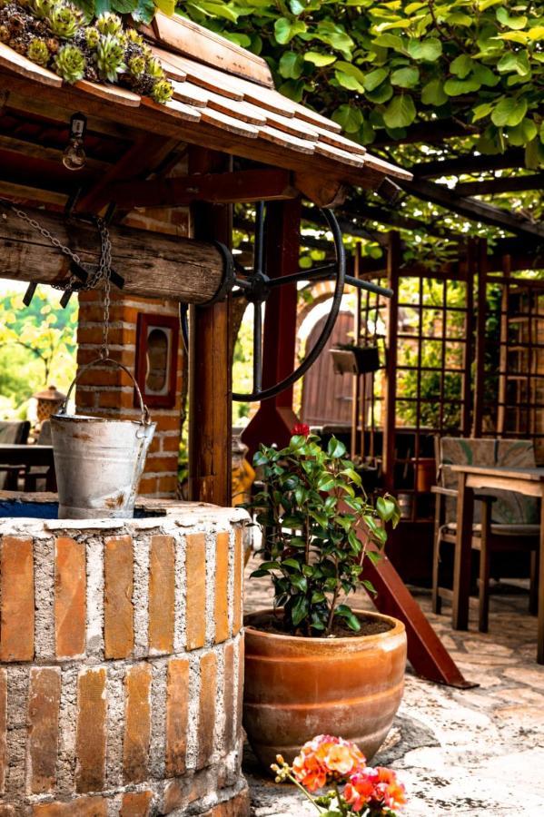 Отель Restoran I Prenociste Egghus Nasice Экстерьер фото