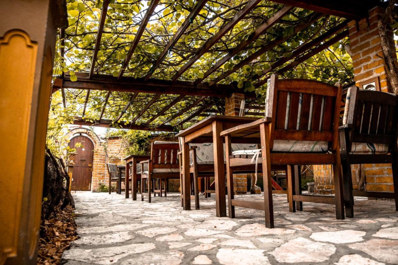 Отель Restoran I Prenociste Egghus Nasice Экстерьер фото