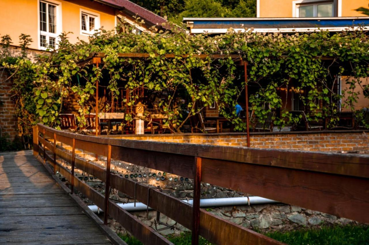 Отель Restoran I Prenociste Egghus Nasice Экстерьер фото